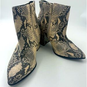 Torrid Boots Faux Snakeskin Ankle Boots Womens Sz 10 1/2 W Side Zip.